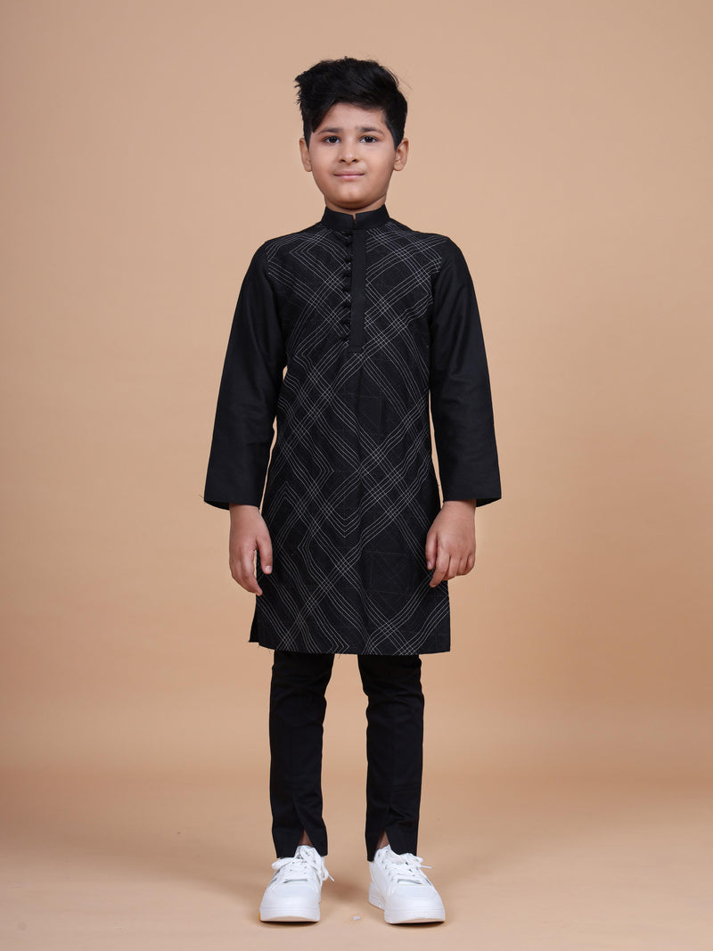 GEOMETRICAL STITCH LINE TEXTURED KURTA