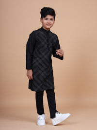 GEOMETRICAL STITCH LINE TEXTURED KURTA