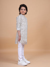 THE LINEAR PRINT SHORT KURTA