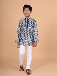 THE LINEAR PRINT KURTA