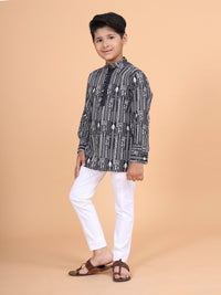 THE LINEAR PRINT KURTA