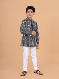 THE LINEAR PRINT KURTA